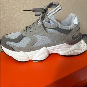 Stylish Gray Women's Sneakers